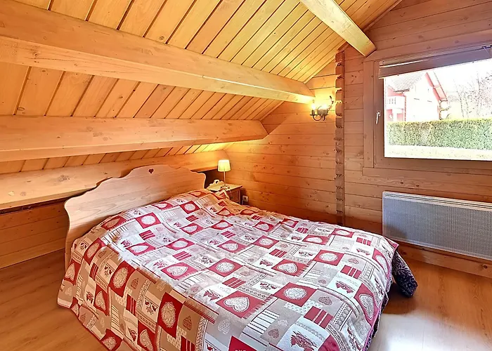 Charmilles - Vue Sur Montagne Le Menil